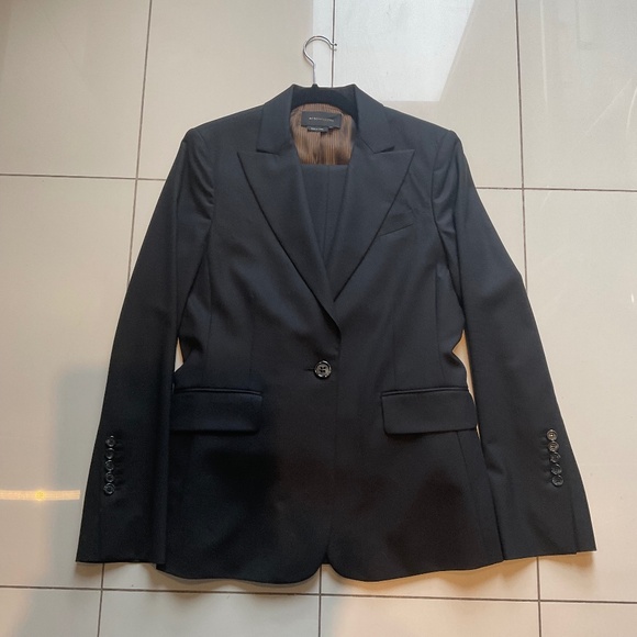 CLASSIC BCBG MAXAZRIA TWO PIECES SUIT - Picture 1 of 11